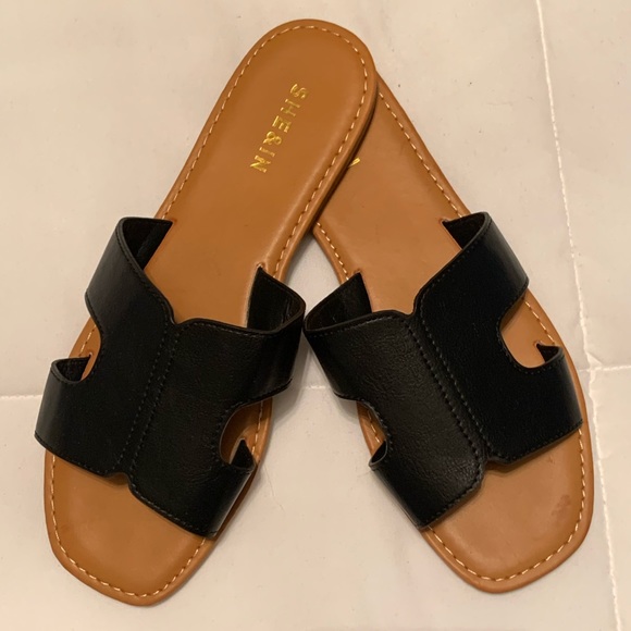 H cut out wide band sandals - Picture 2 of 3
